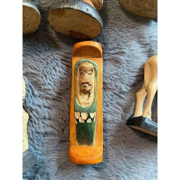 Vintage HAND-PAINTED & HAND-CARVED Nativity Set - Picture 2 of 10